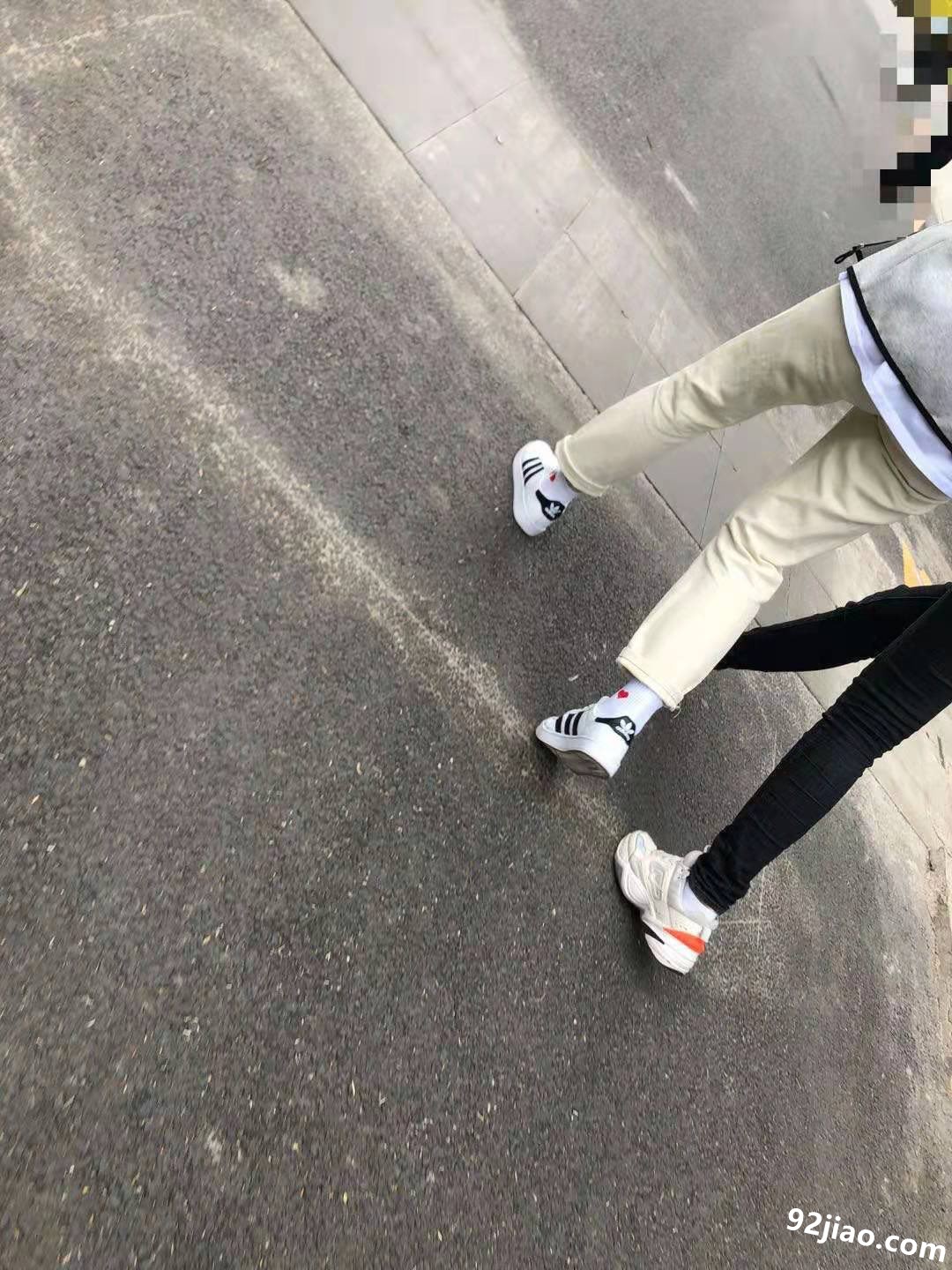 E2uKCe-VoA0Dkvp.jpg